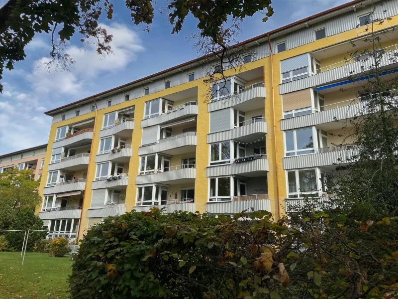 Fassade Südseite - Wohnung kaufen in Regensburg - Modernisierer aufgepasst!