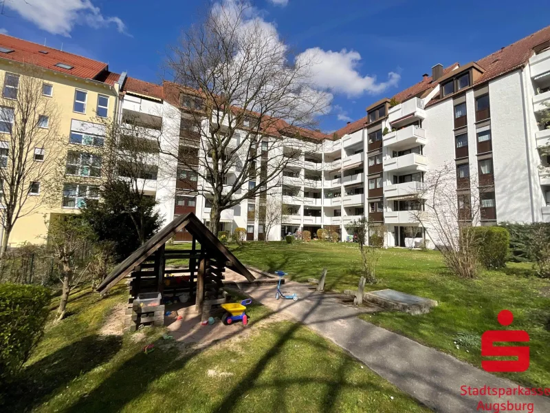Außenansicht - Wohnung kaufen in Augsburg - gepflegte Dachgeschosswohnung