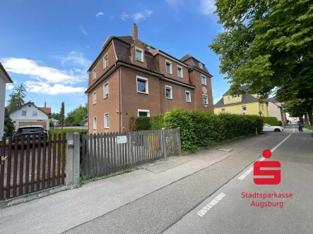 Außenansicht - Wohnung kaufen in Augsburg - 3-Zimmer-DG-Wohnung mit guter Infrastruktur