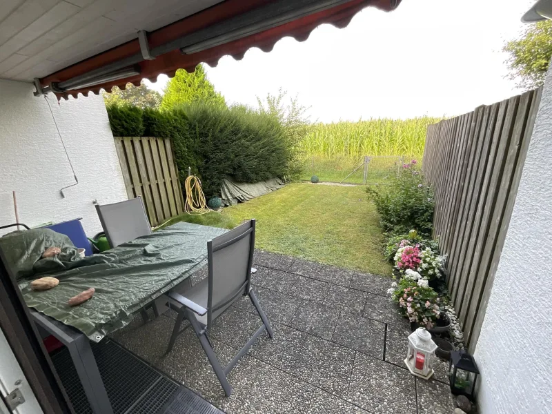 Terrasse mit Garten