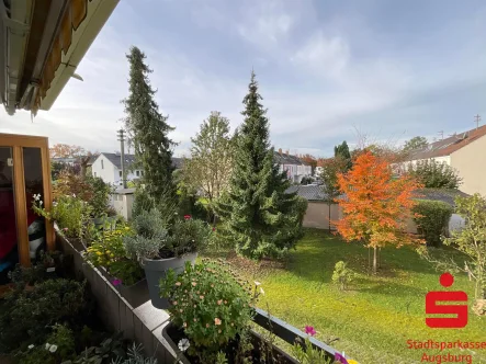 Ausblick Balkon - Wohnung kaufen in Augsburg - vermietete 3-Zimmer-Wohnung mit guter Infrastruktur