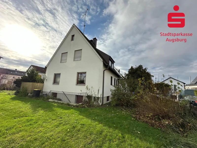 Aussenansicht - Haus kaufen in Friedberg - renovierungsbedürftiges Ein-/Zweifamilienhaus