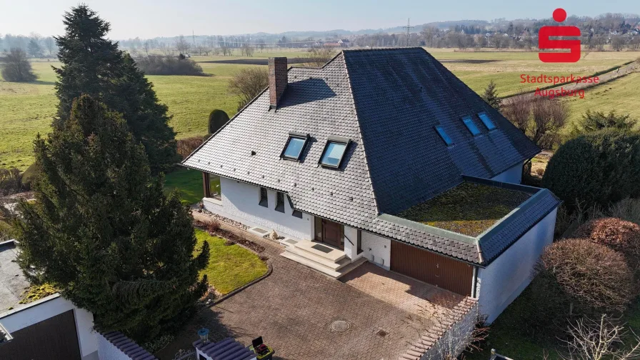 Hausansicht - Haus kaufen in Neusäß - Traumhafte Villa mit Weitblick