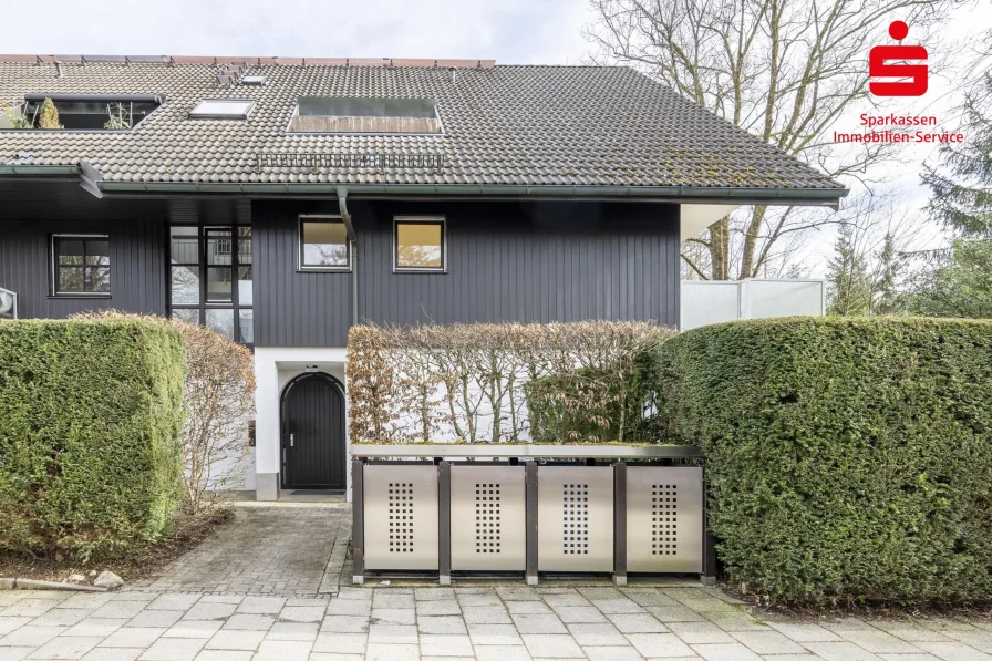 Hausansicht - Wohnung kaufen in München - Sonnenanbeter aufgepasst! Herrliche 2-Zimmer-Wohnung mit sonnigem  Blick ins Grüne 