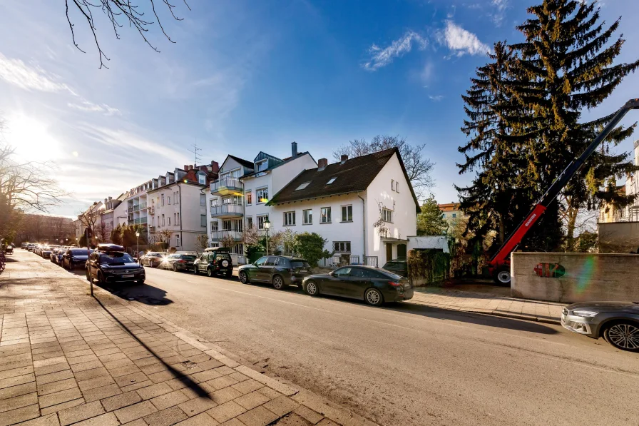 Straßenzug  vor dem Haus