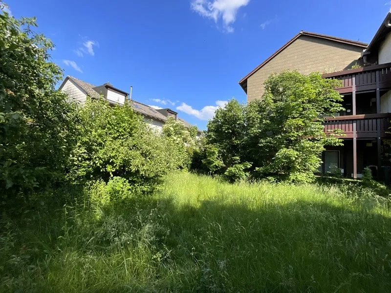 Westansicht - Haus kaufen in Olching - Mehrfamilienhaus mit drei Wohneinheiten, einer Gewerbeeinheit und Baureserven