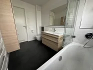 Badezimmer mit Badewanne