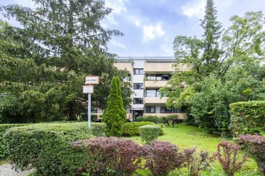 Objektansicht - Wohnung kaufen in München - Freie 2-Zimmer-Wohnung auf 2 Etagen mit TOP-Ausstattung und Blick ins Grüne (59 m² Nutzfläche)