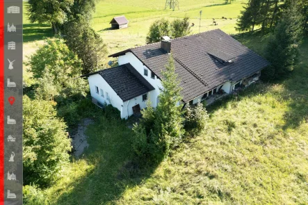 Luftansicht - Haus kaufen in Großweil - Sanierungsbedürftiges Berganwesen auf erschlossenem Baugrundstück mit ca. 3.079 m² 