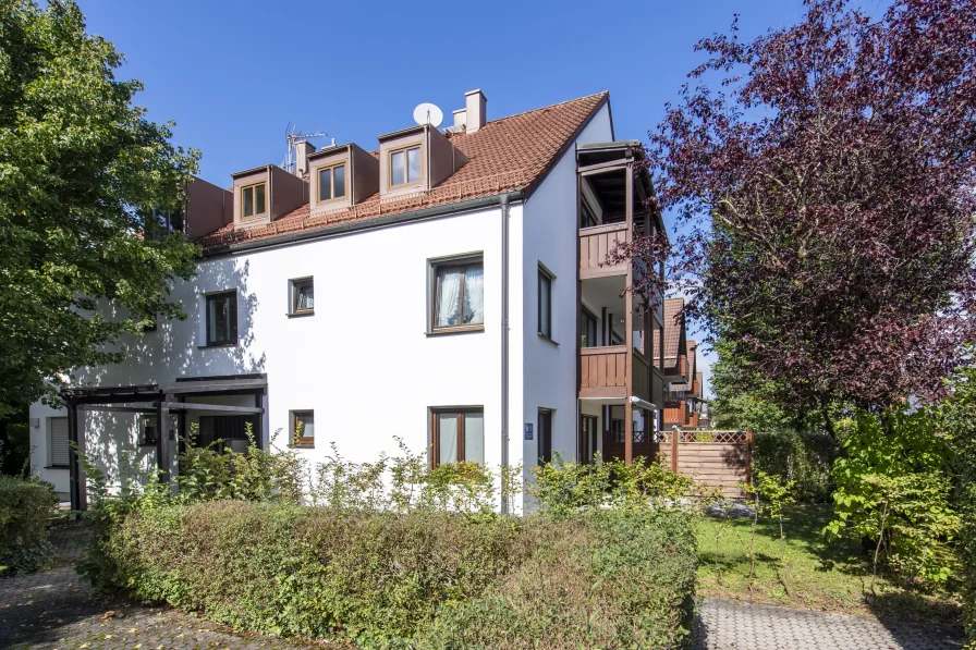 Titelbild - Wohnung kaufen in München - Charmante 2-Zimmer-Dachgeschosswohnung mit Balkon in ruhiger Lage am Ostpark