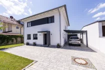 Hofeinfahrt  - Garage/Carport