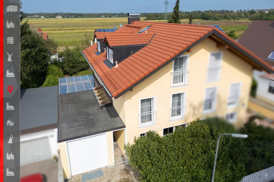 Titelbild - Haus kaufen in München - Mal etwas anderes: Große Doppelhaushälfte mit kleinem Energieverbrauch, im grünen Münchner Norden   