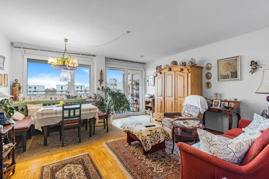 Titelbild - Wohnung kaufen in München - Exklusive 3-Zimmer-Wohnung mit Doppelbalkon und Panoramaausblick auf München und die Alpen