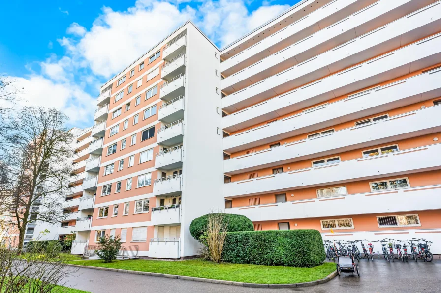 Titelbild - Wohnung kaufen in München - Perfektes Familienglück - 4 Zimmer Wohnung mit ca. 128m² und zwei Loggien - SOFORT BEZUGSFREI