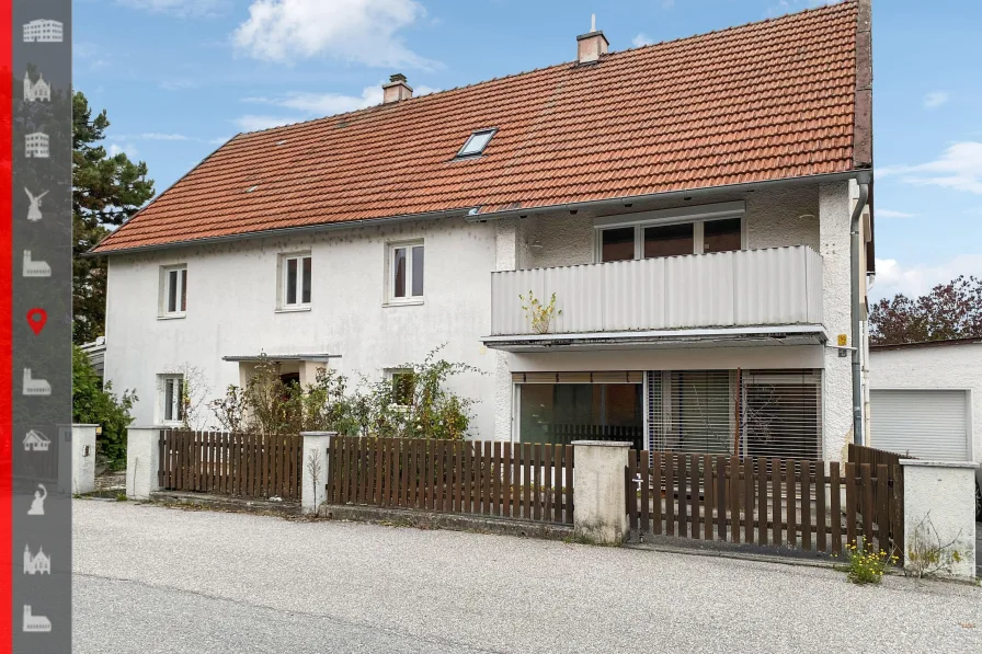 Hausansicht - Haus kaufen in Dingolfing - Renovierungsbedürftiges Zweifamilienhaus mit viel Potenzial in toller Lage