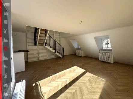 Wohn- Essbereich.jpeg - Wohnung mieten in München - Einzigartiges Wohnerlebnis! Maisonette-Wohnung mit Blick auf das Rathaus