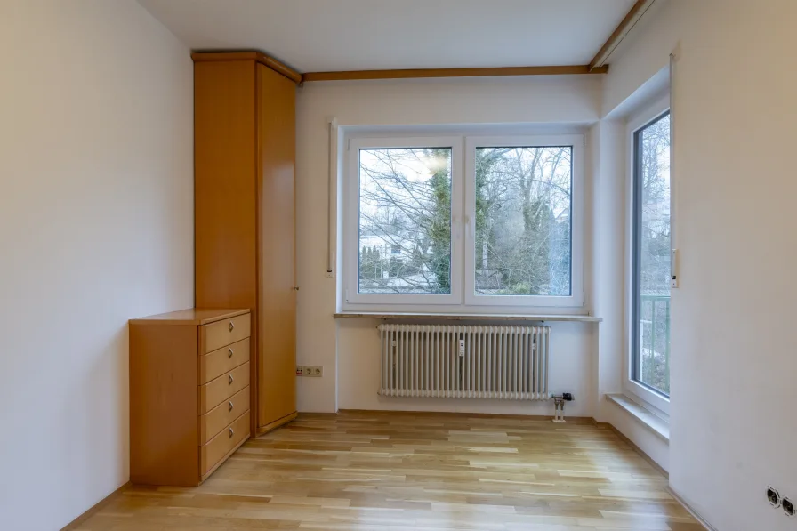 Zimmer mit Zugang zum Balkon