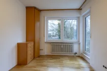 Zimmer mit Zugang zum Balkon