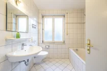 Badezimmer mit Fenster