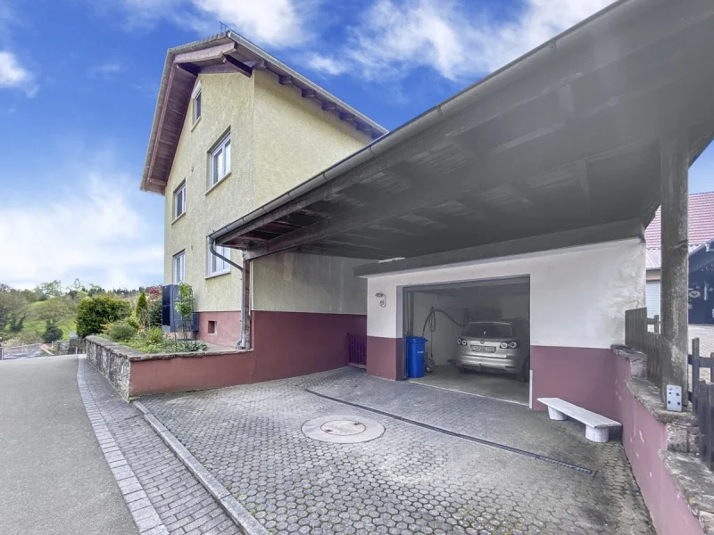 Garage mit Carport