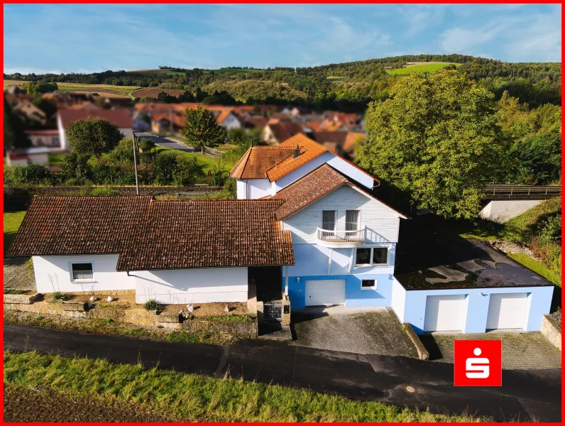 Straßenansicht - Haus kaufen in Eußenheim - Wohnen in seiner schönsten Form!