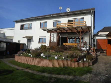 Außenansicht - Haus kaufen in Alzenau - Mitten in der Stadt mit herrlichem Garten