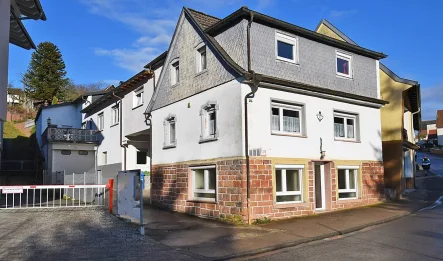 Außenansicht - Haus kaufen in Lützelbach - Einfamilienhaus mit Apartment in Lützel-Wiebelsbach