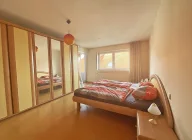 Schlafzimmer mit Zugang zum Balkon