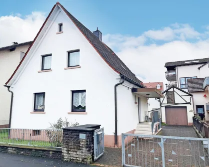 Außenansicht - Haus kaufen in Hösbach - Erschwingliches Eigenheim mit Potenzial