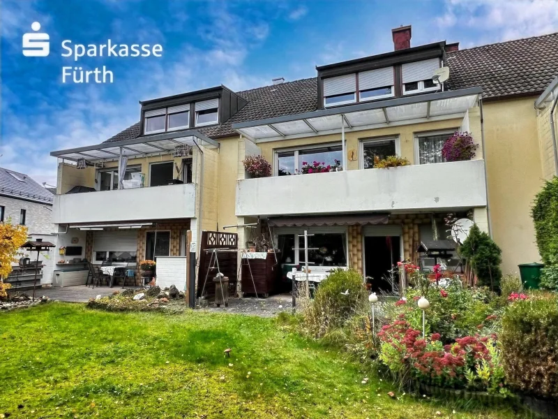 Titelbild Rückwärtige Ansicht mit Garten Mietshäuser - Haus kaufen in Stein - Verkauf im Paket