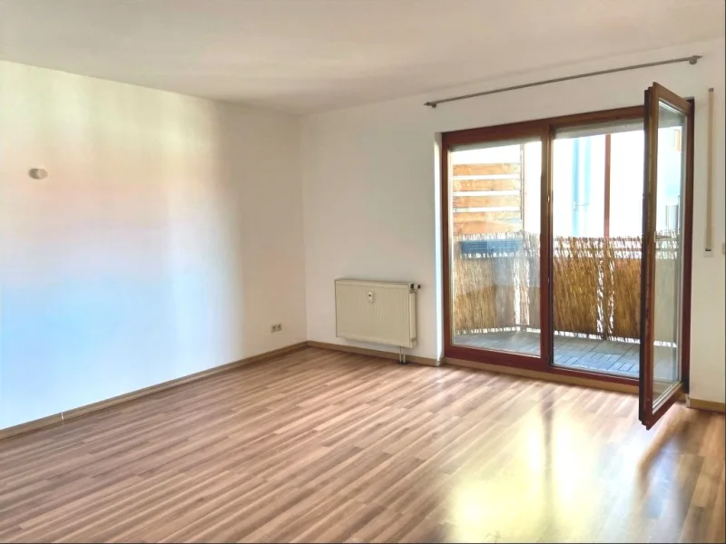 Schlafzimmer mit Zugang zum Balkon