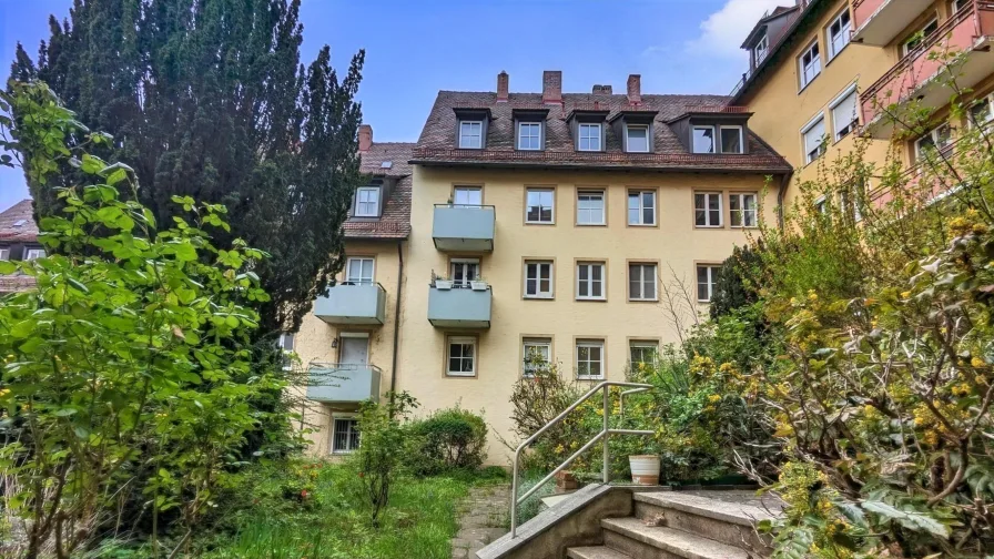 Innenhof mit Blick auf den Balkon