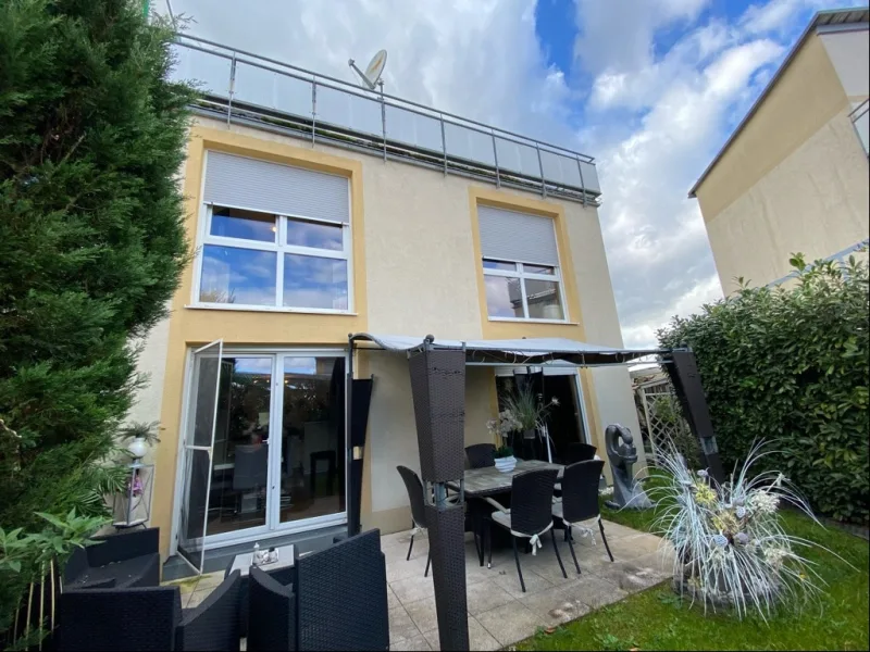 Ansicht Gartenseite - Haus kaufen in Zirndorf - Hier macht Wohnen Spaß