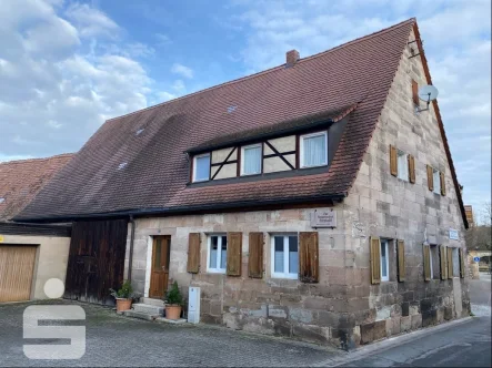 Ansicht - Haus kaufen in Langenzenn - Ein-/Zweifamilienhaus in Langenzenn