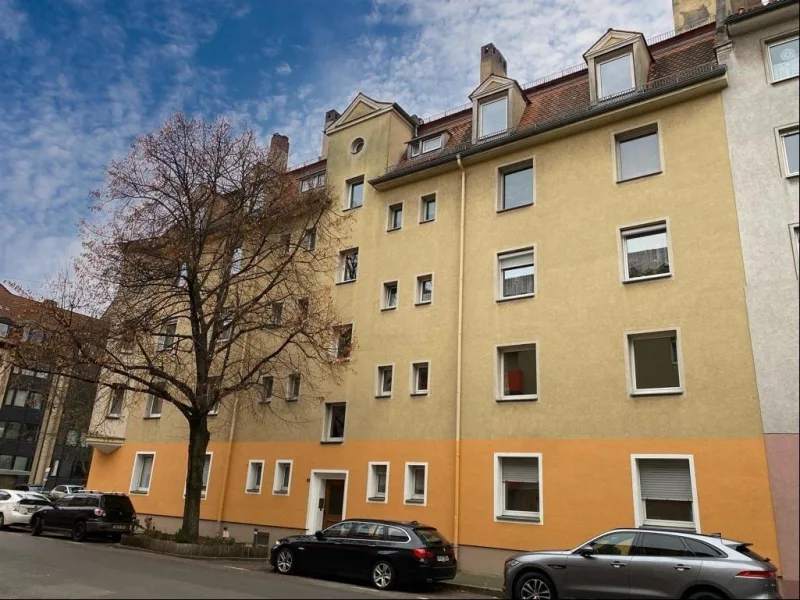 Ansicht Straßenseite - Wohnung kaufen in Nürnberg - Platz für neue Wohnideen