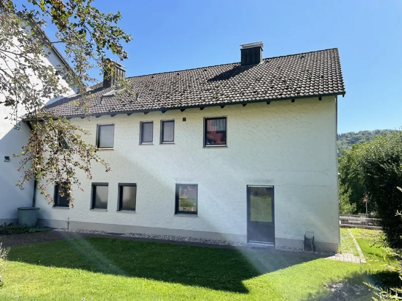 Außenansicht - Haus kaufen in Treuchtlingen - Zweifamilienhaus in Treuchtlingen - OT Schambach