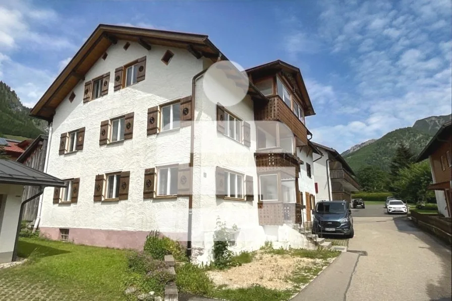 Hausansicht - Südwest - Haus kaufen in Bad Hindelang - Immobilie mit viel Platz in schöner Lage