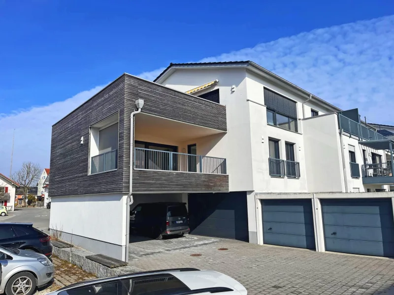 Westansicht - Wohnung kaufen in Kaufbeuren - Neuwertige Vierzimmerwohnung in Top Lage mit Bergblick