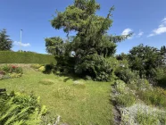 Ausblick in den Garten zur Gartenlaube