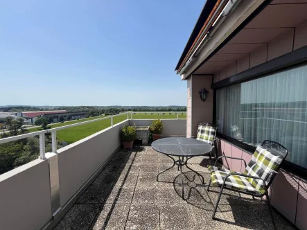 Sonnige Dachterrasse mit herrlichem Weitblick - Wohnung kaufen in Buchloe - Freier Weitblick bis zu den Bergen!