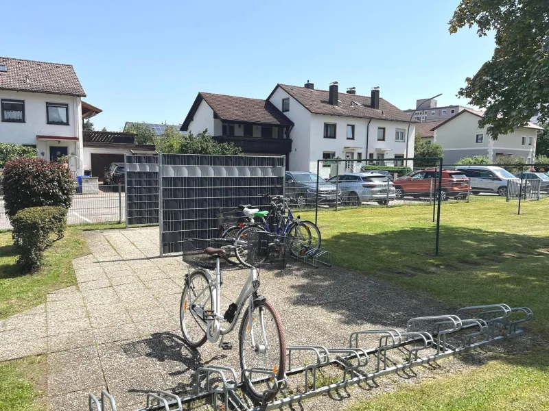 Fahrradständer am Gebäude