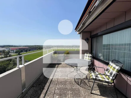 Sonnige Dachterrasse mit herrlichem Weitblick - Wohnung kaufen in Buchloe - Freier Weitblick bis zu den Bergen!