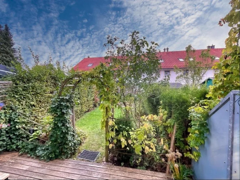 Terrasse mit Garten