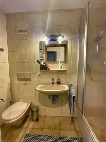 Duschbad mit WC - Wohnung 3 OG