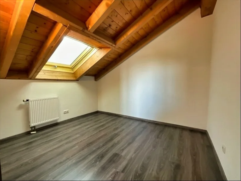 Kind / Büro / Gäste  Wohnung DG