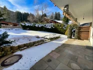 Terrasse mit Garten im Winter