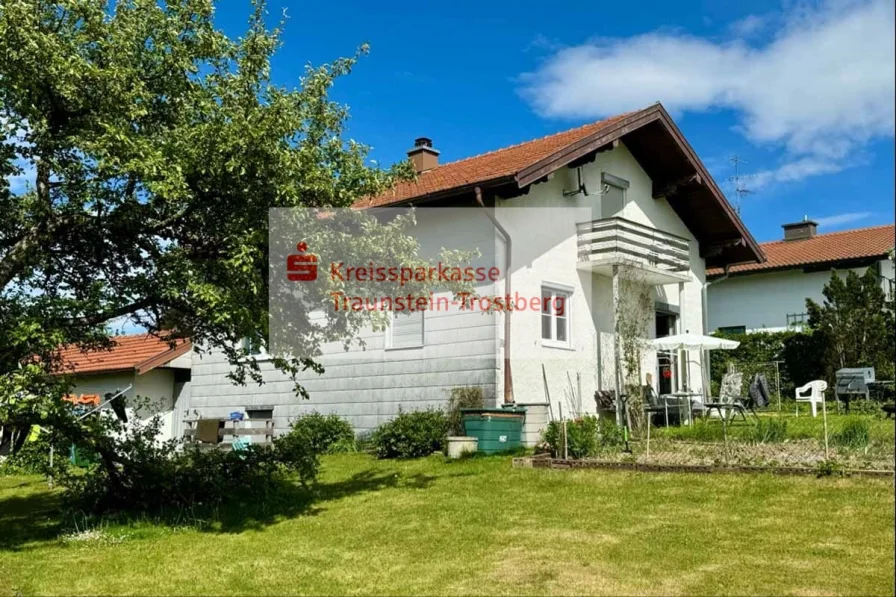 Süd-West-Ansicht - Haus kaufen in Traunreut - Individualisten und Handwerker aufgepasst!
