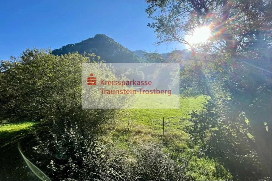 genießen Sie diesen Blick am Morgen - Wohnung kaufen in Marquartstein - bezaubernde Eigentumswohnung mit Burgblick in Marquartstein