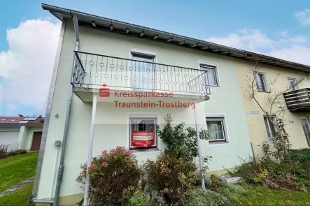 Südansicht - Haus kaufen in Traunreut - Ideal für Handwerker!