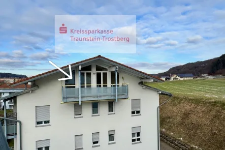 Blick auf den Balkon - Wohnung kaufen in Trostberg - Ihre Ruheoase: helle und moderne 2-Zimmer Wohnung, inklusiv Stellplatz